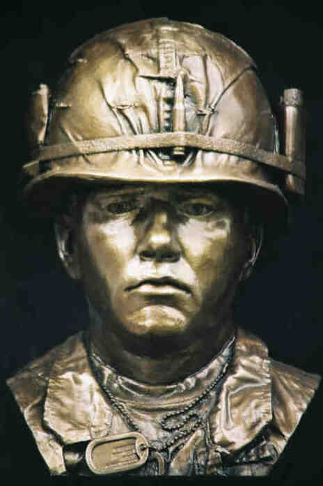 The Grunt Full Scale Bust TRIBUTE TO THE BACKBONE OF THE VIETNAM WAR