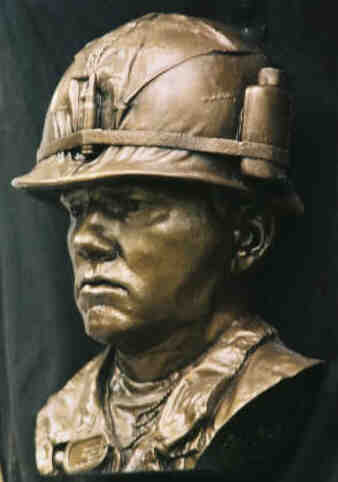 The Grunt Full Scale Bust TRIBUTE TO THE BACKBONE OF THE VIETNAM WAR